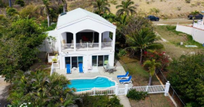 ​​​​​​​Hibiscus Beach House 2 bedroom 2.5 bath take 30 steps to your private beach